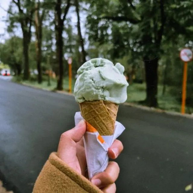 Cono con due palline di gelato
